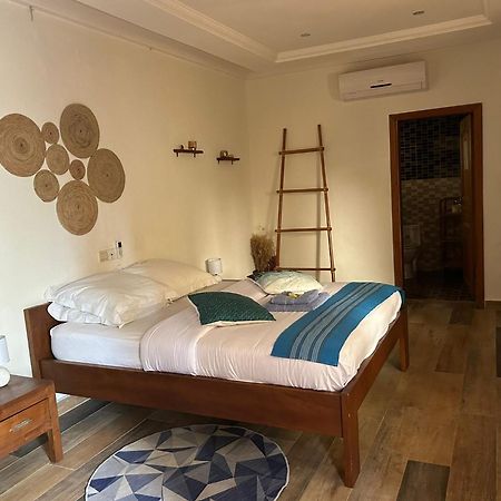 L'Oasis Guesthouse Cotonou Exteriör bild
