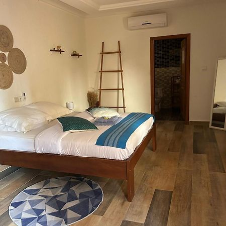 L'Oasis Guesthouse Cotonou Exteriör bild