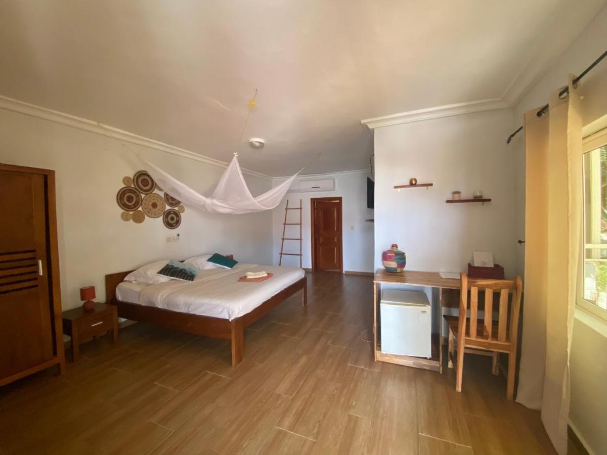 L'Oasis Guesthouse Cotonou Exteriör bild