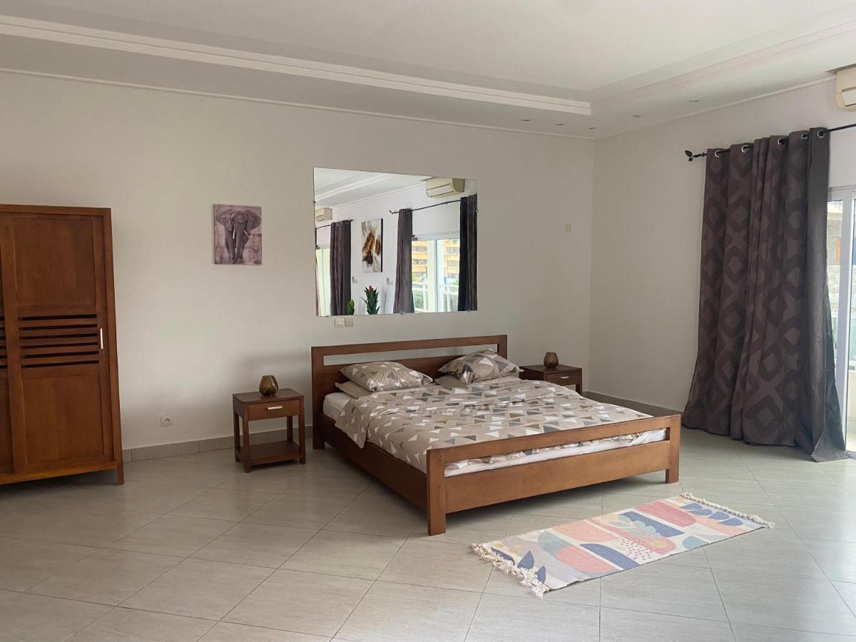 L'Oasis Guesthouse Cotonou Exteriör bild
