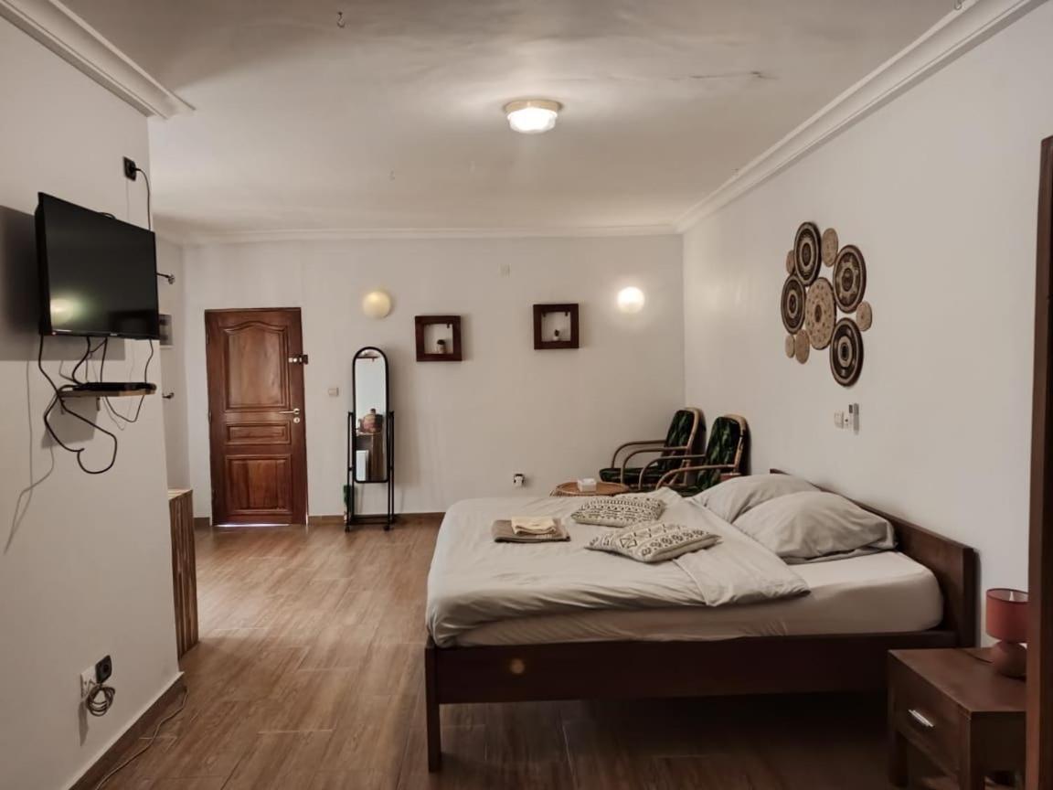 L'Oasis Guesthouse Cotonou Exteriör bild