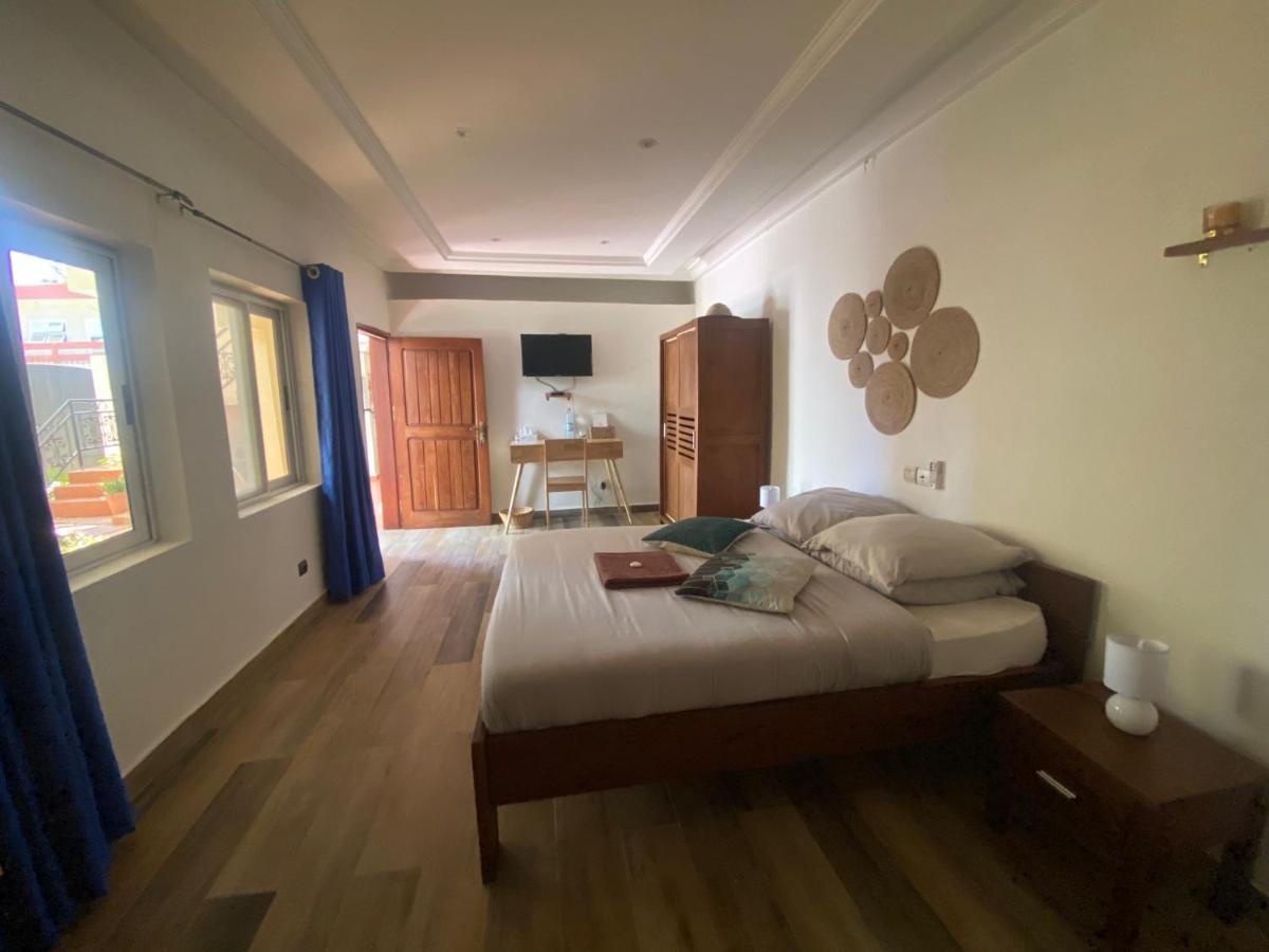 L'Oasis Guesthouse Cotonou Exteriör bild