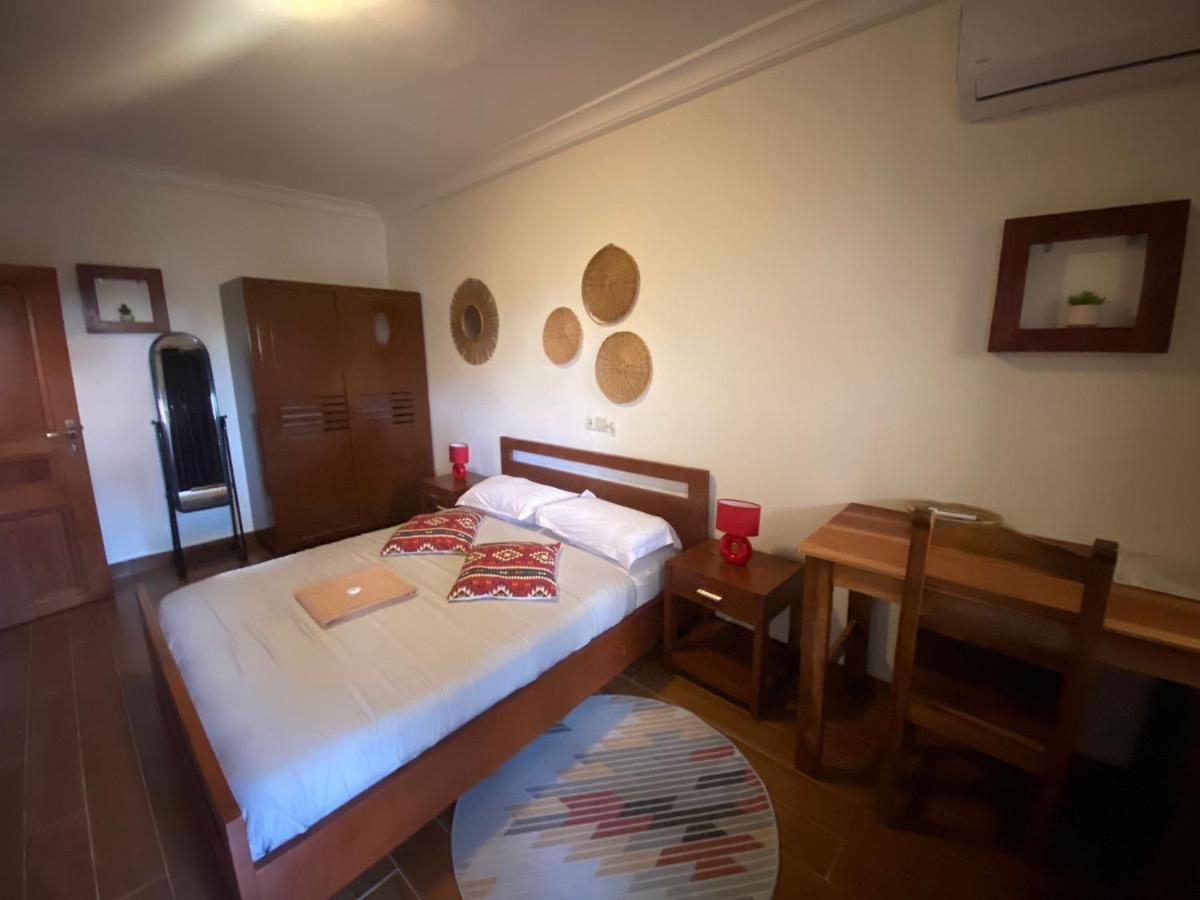 L'Oasis Guesthouse Cotonou Exteriör bild