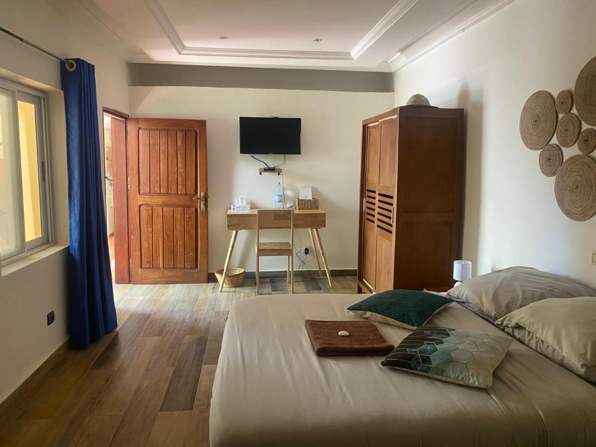 L'Oasis Guesthouse Cotonou Exteriör bild