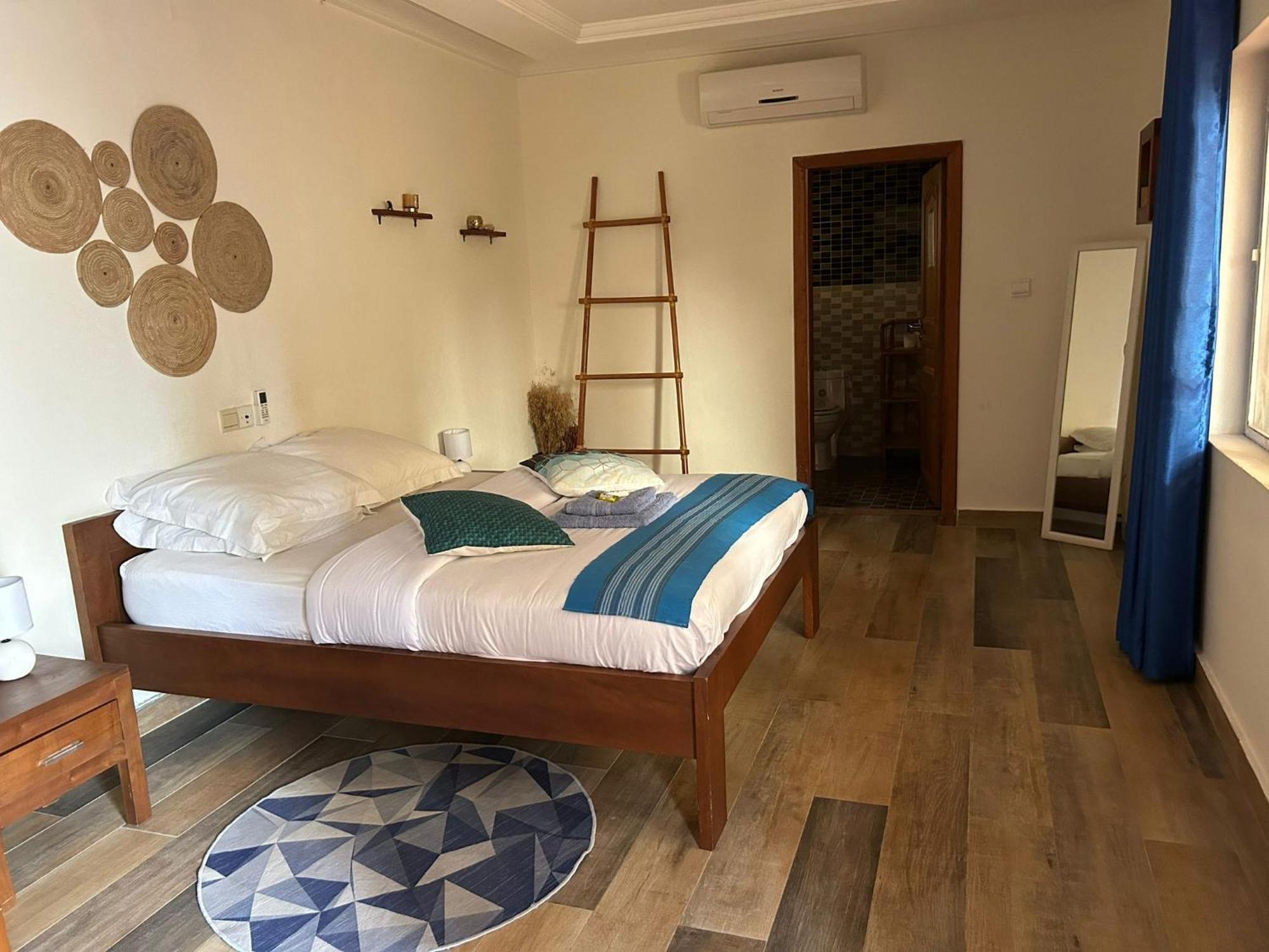 L'Oasis Guesthouse Cotonou Exteriör bild