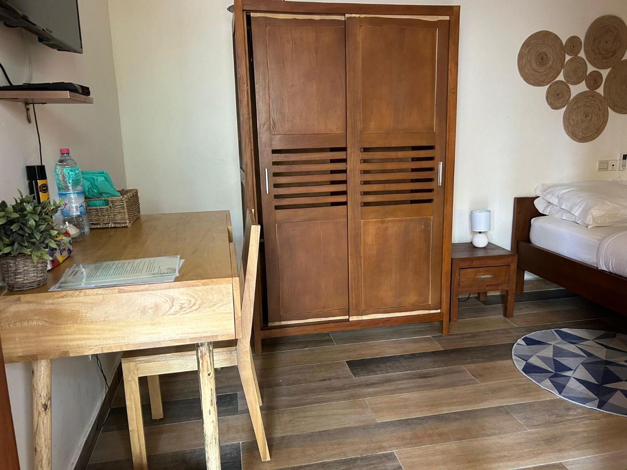 L'Oasis Guesthouse Cotonou Exteriör bild
