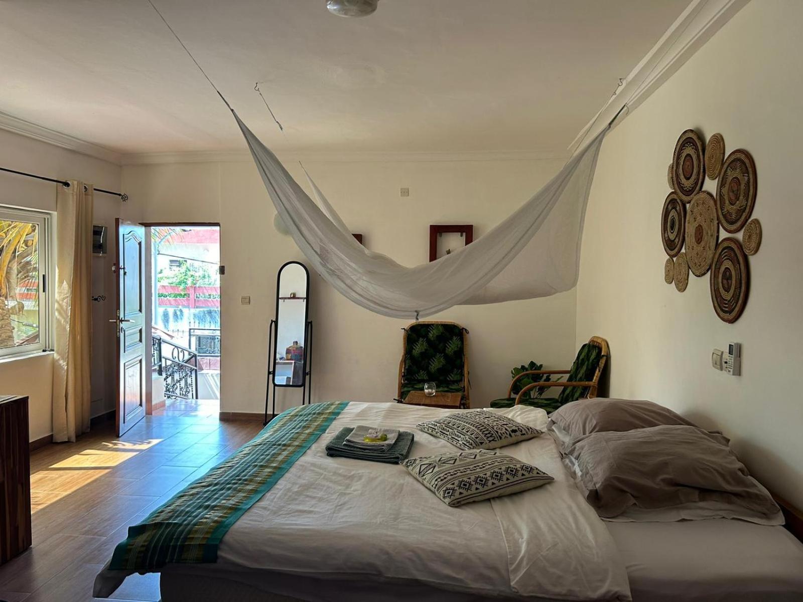 L'Oasis Guesthouse Cotonou Exteriör bild