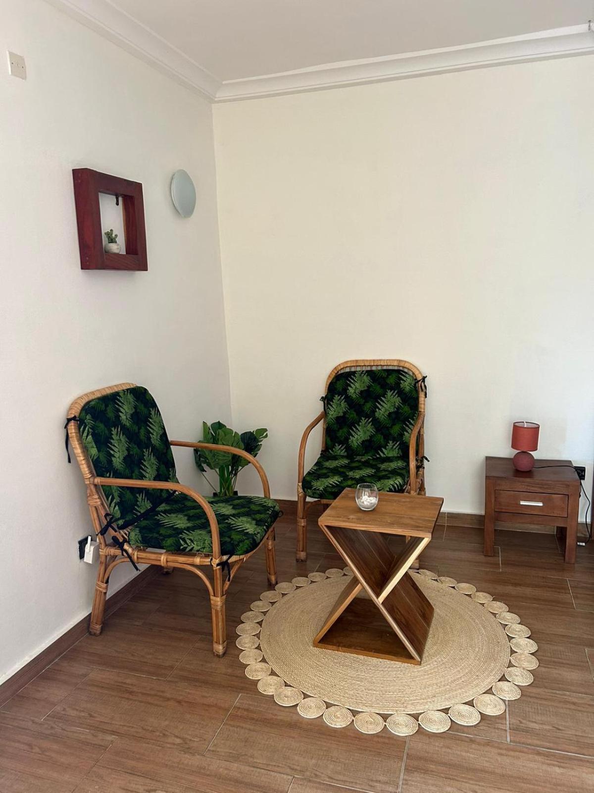 L'Oasis Guesthouse Cotonou Exteriör bild