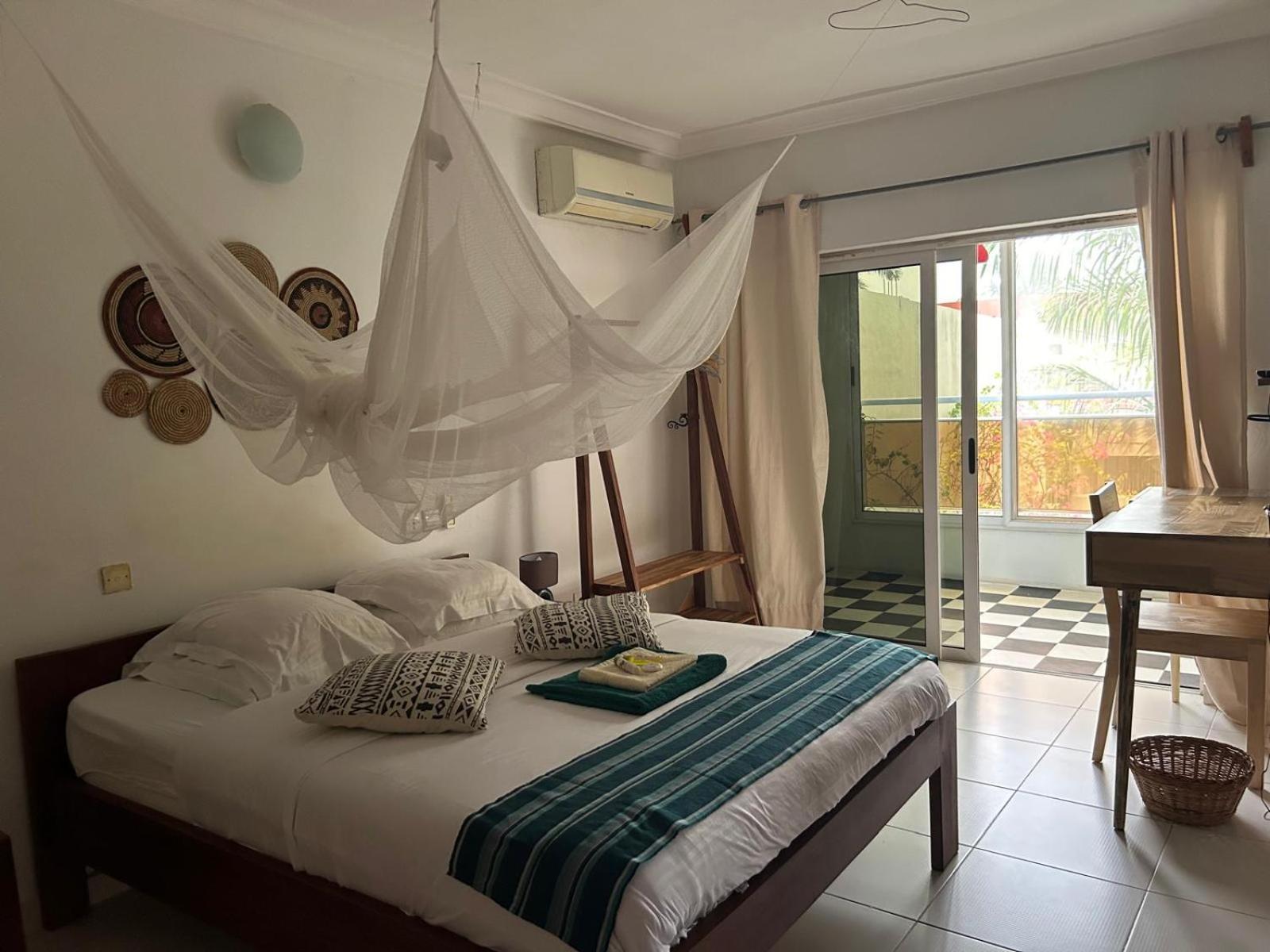 L'Oasis Guesthouse Cotonou Exteriör bild