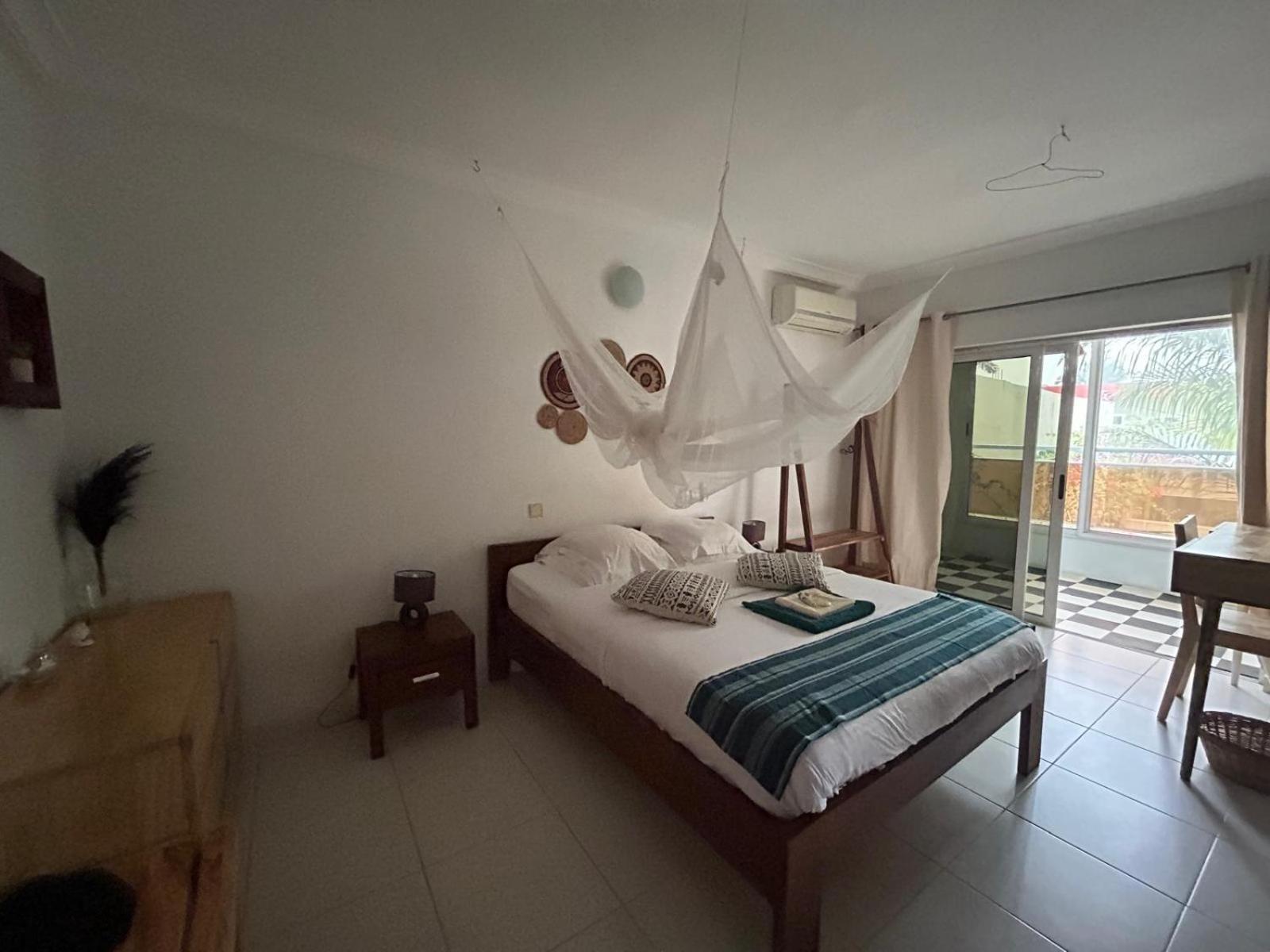 L'Oasis Guesthouse Cotonou Exteriör bild