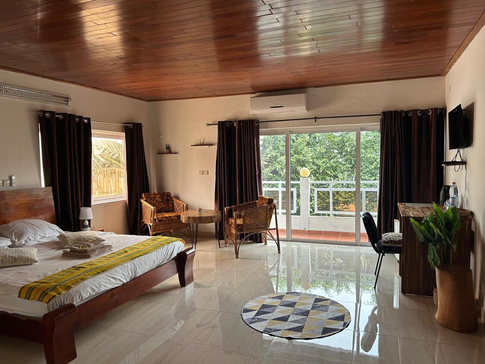 L'Oasis Guesthouse Cotonou Exteriör bild