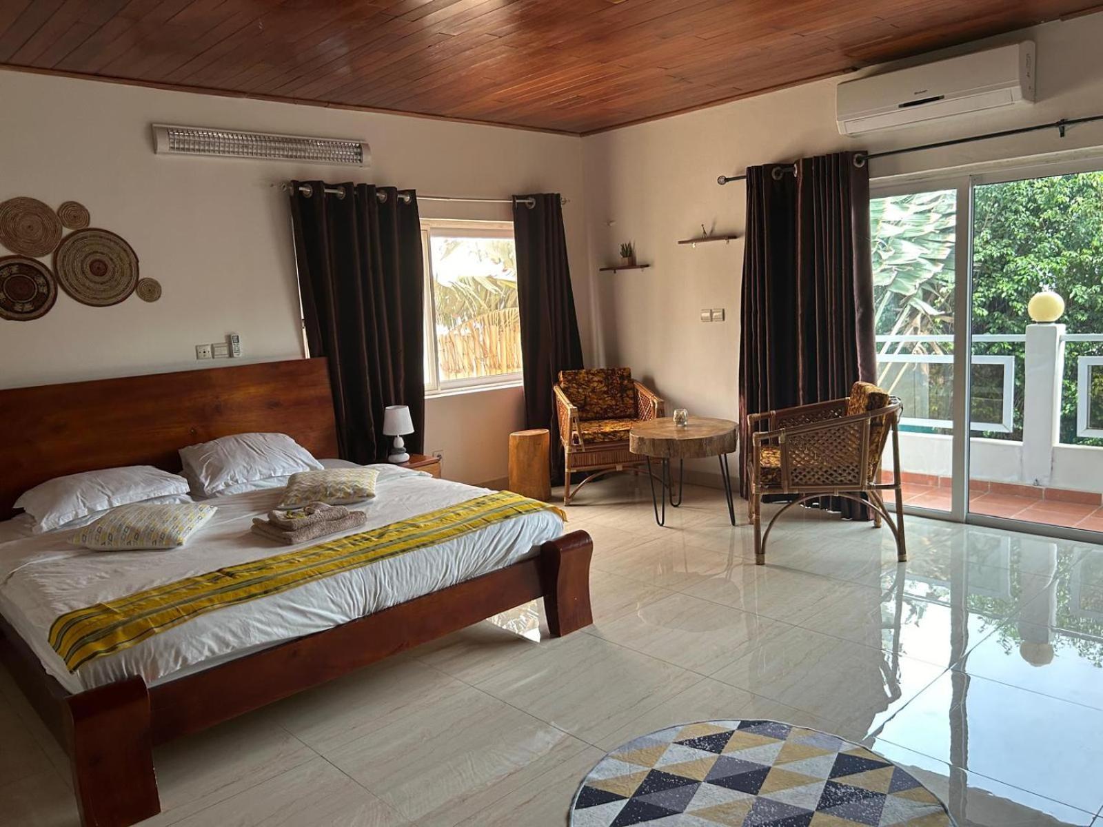 L'Oasis Guesthouse Cotonou Exteriör bild