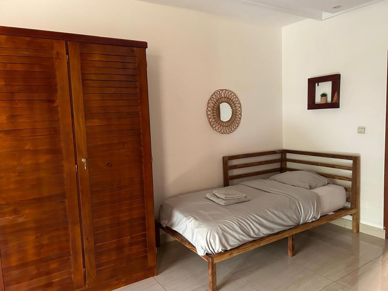 L'Oasis Guesthouse Cotonou Exteriör bild
