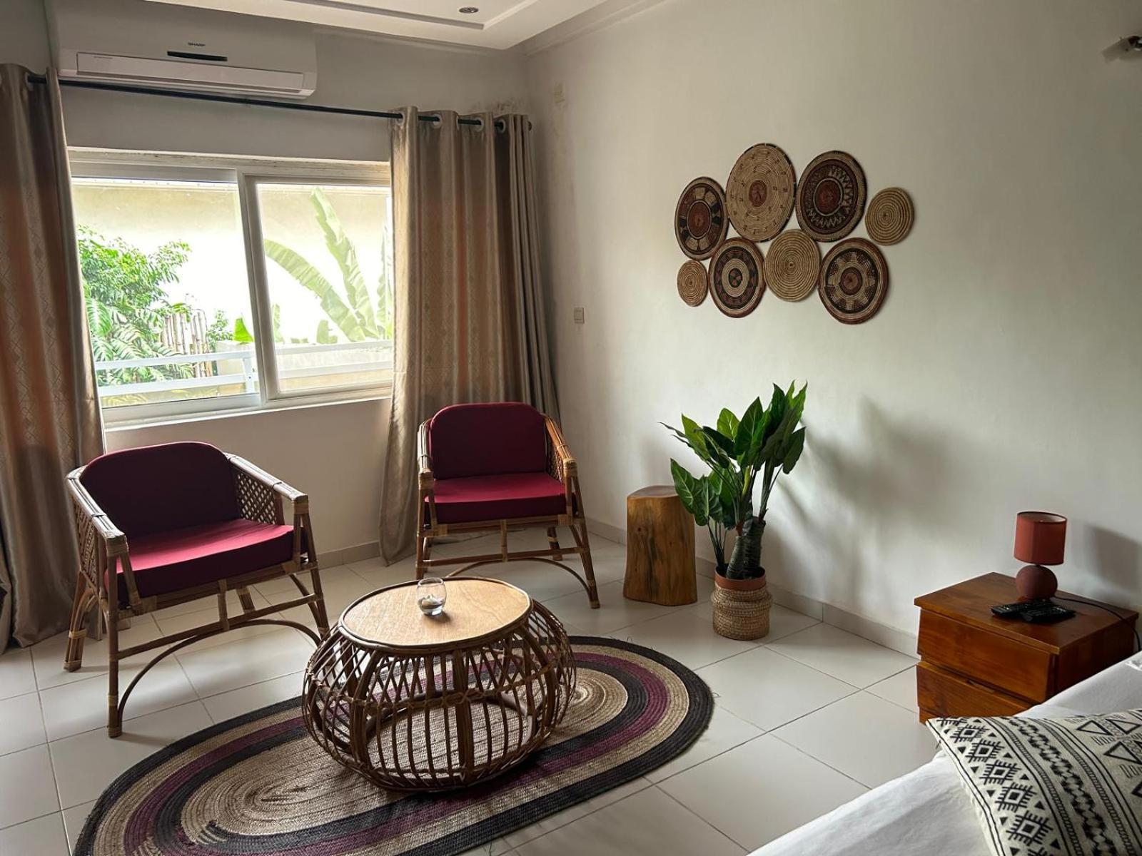 L'Oasis Guesthouse Cotonou Exteriör bild