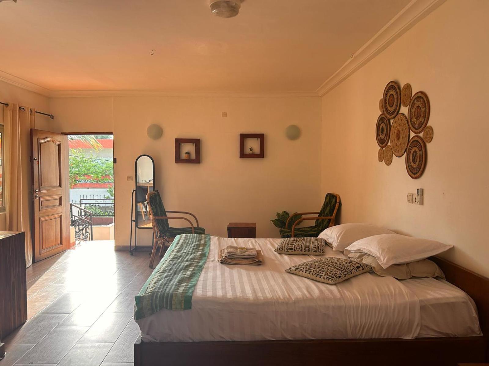 L'Oasis Guesthouse Cotonou Exteriör bild