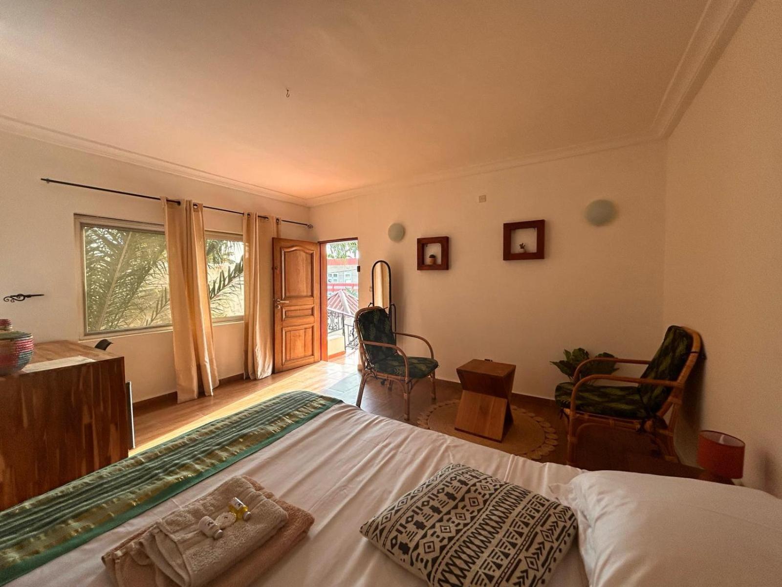 L'Oasis Guesthouse Cotonou Exteriör bild